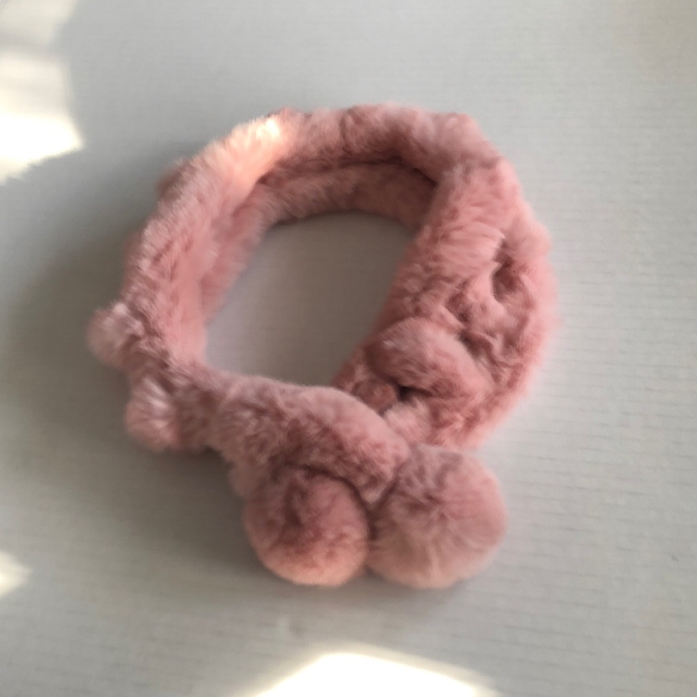 Ladies, faux fur, ballet pink neck accessory